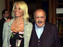 Alla conduttrice di mediaset è stato chiesto di partecipare a un matrimonio ma non da semplice invitata. Non Solo Maria De Filippi E Marta Flavi Le Altre Due Mogli Di Maurizio Costanzo Tuttivip