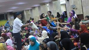 Zakat terbagi menjadi beberapa bagian, salah satunya adalah zakat penghasilan. Strategi Penyaluran Zakat Penghasilan Bagi Umat Muslim