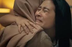 Sinopsis Film 12 Cerita Glen Anggara, Dibintangi Prilly Latuconsina dan  Junior Roberts