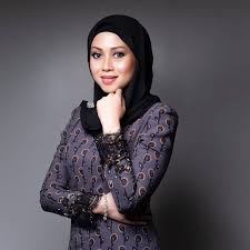 Penceraian azrinaz mazhar hakim adalah dengan talak satu. Seindah Nama Atheera Medinah Pilihan Azrinaz Mazhar Hakim Buat Cahaya Mata Terbaharunya Nona