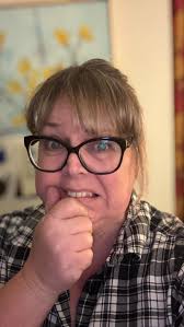 I love sourcing good handbags. We have some lovely ones including Oroton  and Bally. Remember Spencer & Rutherford? I looked this bag up thinking it  looked familiar. In the early 2000s, Mindy