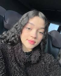 Rose Edson's Instagram, Twitter & Facebook