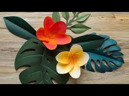 Diy Crepe Paper Plumeria Video Tutorial I Love The Deep Green Monstera Leaves Too Paper Flowers Crepe Paper Tropical Wreath