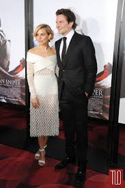 Bradley cooper and sienna miller got up close and personal as they filmed a wedding scene for upcoming film american sniper at the weekend (may 31). Bradley Cooper Sienna Miller American Sniper New York Movie Premiere Red Carpet Fashion Tom Lorenzo Site Tlo 11 Tom Lorenzo