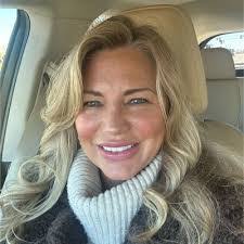 Joanna Oswald's Instagram, Twitter & Facebook