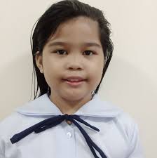 Ito ang pabirong pahayag ni Senator-elect Ronald “Bato” Dela Rosa matapos  tanungin ng mga mamamahayag kung sino ang sasama sa kaniya sa planong  pagbisita kay dating Pangulong Rodrigo Duterte. "Pamilya. Pamilya kasama