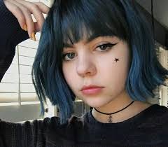 Jetzt color wow ganz einfach bei douglas bestellen und 2 gratisproben sichern! Aesthetic Bild Blue Gefarbtes Girl Haar Hair Kurzes Mel Mercer Short Uber Mel Mercer Blue Hair Short Dyed Hair Blue Hair Aesthetic Girl Short Hair
