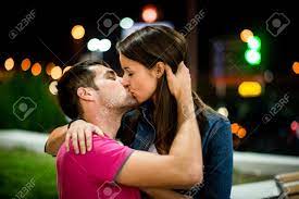 Maybe you would like to learn more about one of these? Pareja Besandose En La Noche Fotos Retratos Imagenes Y Fotografia De Archivo Libres De Derecho Image 37504935
