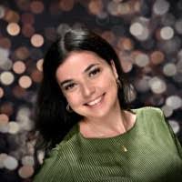 Emily Chambers's Instagram, Twitter & Facebook