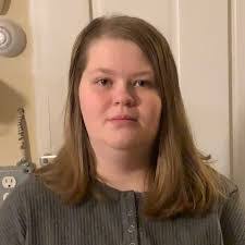 Evelyn Medeiros's Instagram, Twitter & Facebook