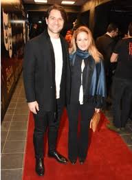 İki ünlü isim, birisi oyunculuğa daha yeni başlamış, diğeri daha kıdemli canan ergüder ve afra saraçoğlu'nun paylaşımlarına bir göz atalım… i̇lk sırada canan ergüder var. Kenan Ece Ve Canan Erguder In Bebekleri Dunyaya Geldi