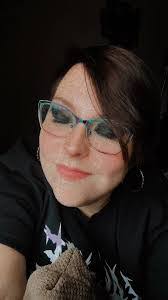 Robyn Bonner's Instagram, Twitter & Facebook