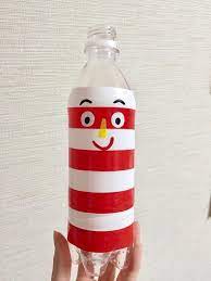ペットボトルのおもちゃ しましまちゃん 作り方とポイント ペットボトルにビニールテープをぐるっと貼って 底面に10箇所くらい穴を開けています 水を入れると下からシャワーのように水が出ます 途中で上の口を手で塞ぐと水が出なくなります 醤油差しの穴を指で