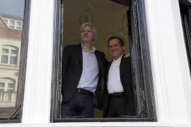 Für seine kritiker ist assange ein spion und verräter, der es verdient, bestraft zu werden. Assange Heute Ein Jahr In Ecuador Botschaft Amerika21