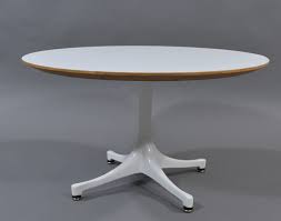 If a glass top is added to the veneer surface, be sure it rests on felt pads. 5452 Coffee Table Herman Miller Georges Nelson Modulolab