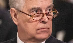 Queen: Harry takes separate jet to be with Queen as Meghan stays in London 