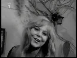 Hana vystudovala střední pedagogickou školu, poté činoherní herectví na jamu. Hana Zagorova Tak Si Bez 1973 Youtube