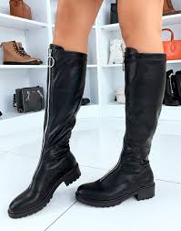 Coloris noire idéale pour les parkas denfants ,les blousons, les vestes. Bottes Noires A Zip