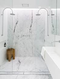 Le Marbre Dans La Decoration D Une Maison A Sydney Deco Salle De Bain Salle De Bain Eclectique Salle De Bains Chics