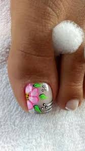 Las uñas de los pies también son motivo para las decoradoras de uñas que crean miles de diseños diferentes y hermosos que hacen que los pies también se vean. 35 Ideas De Unas De Los Pies De Flores Unas De Los Pies Bonitas Arte De Unas De Pies Disenos De Unas Pies