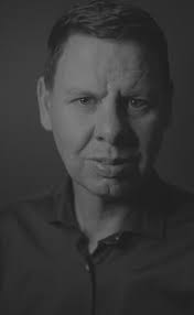 Book Wallace Chapman for your next event