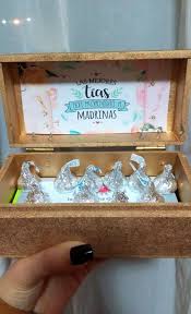 El bautizo de nuestro hij@ es un día único y especial y los padrinos serán los verdaderos responsables de ellos en las madrinas deben de tener un regalo muy especial y ellas al igual que los padrinos, tendrán también regalos para pedir que sean padrinos de bautizo. Tarjeta Para Pedir Que Sea Madrina De Bautizo Compartir Tarjeta
