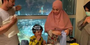Просмотров 40 млн6 лет назад. Rayakan Ultah Di Tanah Suci Nagita Slavina Dan Raffi Ahmad Banjir Kejutan Spesial Merdeka Com