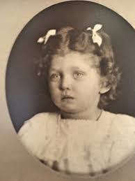 Flora Adler's Instagram, Twitter & Facebook