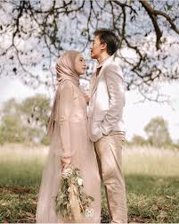 Contoh foto prewedding muslim unik outdoor 2015. Contoh Foto Perkawinan Pose Perkawinan Foto Pertunangan