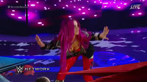 Snoop dogg is first cousins with a professional wrestler, sasha banks. Wwe Wrestlemania Snoop Dogg Sings Sasha Banks Entrance Theme Facebook