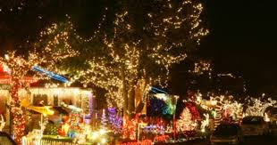 Where To Enjoy Holiday Lights In Los Angeles Trekaroo Christmas Light Tour Holiday Lights Holiday Lights Display