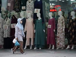 Negeri tetangga kita, malaysia telah menggembok seluruh akses seantero negerinya. Malaysia Declares Nationwide Lockdown The Economic Times