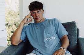 He has two older sisters named talum and haley, and from the rumors about noah beck being in a relationship with james charles started to swirl as fans noticed that the two social media influencers were spending a lot of. Tiktok S Noah Beck To Star In His Own Reality Show People Com