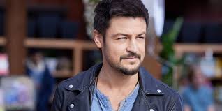 Tyler Hynes' New Hallmark Movie 'A Picture of Her' With Rhiannon Fish  Premieres Tonight!