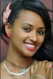 ሁለት እንስሳት እርስ በርሳቸው ተጋጭተው በኃይል ይጣላሉ፡፡...