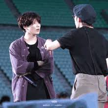 Since jungkook is my bias it makes my tim trái tim beat faster than normal rate. Bts V Jungkook Gifs Tenor