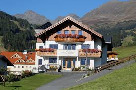It's small, doesn't require a driver, connects and breaks records. Haus Christina Serfaus Gasthof Pension Tirol
