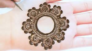 The simple dots drawn connecting the diamonds give it a chain looks with small pearls. New Easy Stylish Mehndi Design Simple Mehndi Design For Hands Beautiful Mehandi Ka Design Youtube