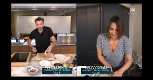 Julia Vignali Son Compagnon Kad Merad Vole A Son Secours En Plein Direct Purepeople