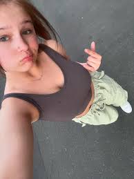 SENDING PICSS TO EVERYONE WHO LIKES THIS POST (I will actually do it but be  patient 😙)