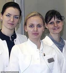 Every politician takes steps to shield their family from the harsh glare of the public eye. Extremely Rare Photos Of Putin S Daughters Taken When He First Took Power Vietnam Times