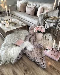 This Mix Of Pinks Purples And Silvers Is Perfect Kleine Wohnung Wohnzimmer Wohnzimmer Ideen Wohnung Glam Wohnzimmer
