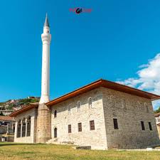 Xhamia e Mbretit, e njohur gjithashtu si Xhamia e Sulltanit ose Xhamia e  Sulltan Bajazitit, është një xhami dhe monument kulturor në qytetin e  Beratit, qarku i Beratit, Shqipëri. 🇦🇱
