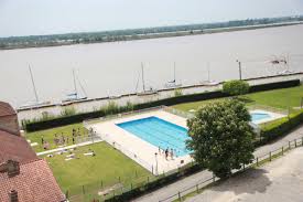 Piscine A Bourg Horaires Tarifs Et Telephone Guide Piscine Fr