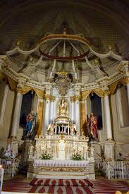 Povestea lui începe în urmă cu mii de ani când mai mulți călugări franciscani au ridicat pe muntele din harghita o biserică. Drumul Papei In Romania Trasee Secrete Èi Securitate De Grad Zero Exclusiv Dcnews