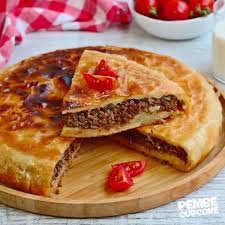 hem cok lezzetli hem cok doyurucu kiymali borek tarifim var bugun sicacik cayin yaninda veya buz gibi ayranla keyfi yemek tarifleri yemek yiyecek ve icecek