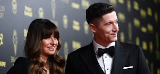 Check spelling or type a new query. Lewandowscy Bawili Sie Na Weselu Wygladali Jak Milion Dolarow Wiemy Ile Kosztuje Sukienka Anny Foto Zestadionu