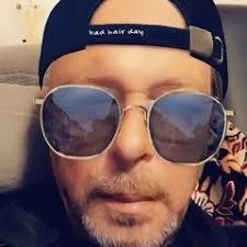 Listen to Any Ol' Barstool by Jason Aldean in Jason Aldene playlist online  for free