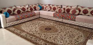 Le style marocain de décoration du salon moderne 2020 est basé sur plein de détails pour les meubles et accessoires déco dans le but de créer depuis longtemps, le style marocain traditionnel est une source d'inspiration pour la décoration du salon qui fait appel à des meubles en bois sculptés. Salon Maroc Decoration Mars 2019