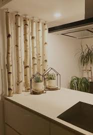 Beautiful White Birch Trunks As Decoration In The Kitchen A Fantastic View Deko Birkenholz Deko Birken Deko